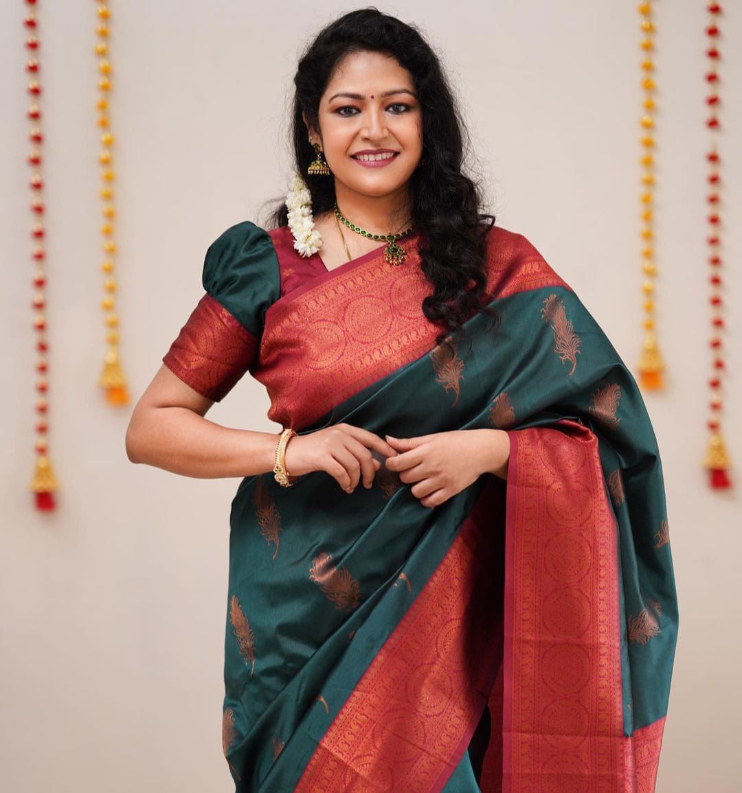 Arresting Red Soft Silk Saree With Groovy Blouse Piece – digisilk