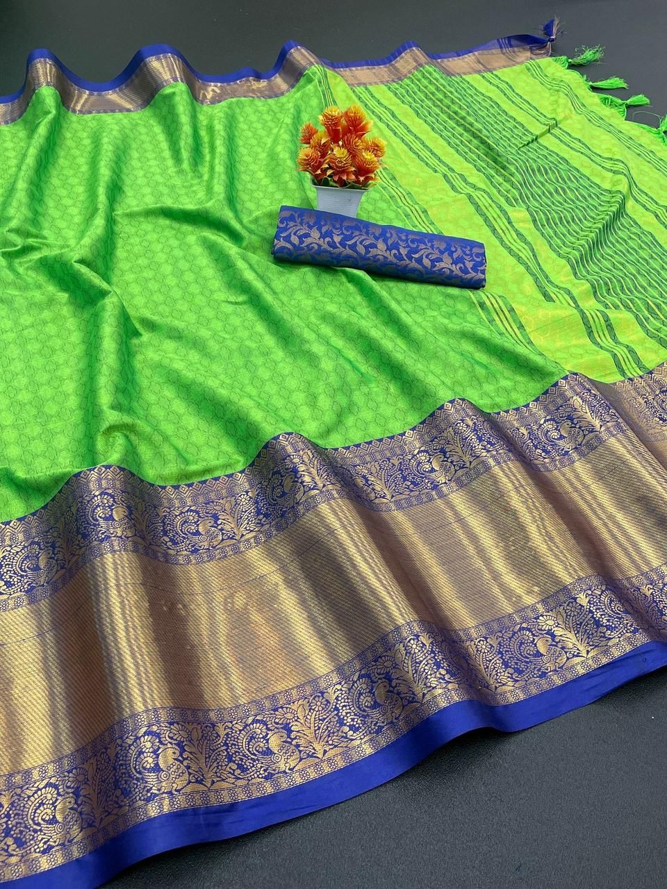 Weaving Green Festive Wear Pure Silk Narayanpet Saree, 6.3 m (with blouse  piece) at Rs 3051 in Yeola